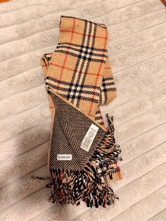 Burberry ベージュ ブラック 赤 クラシック チェック Scarf 【公式通販】